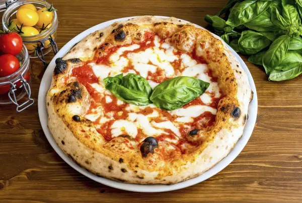 Pizza lardons maison : astuces de chef pour une réussite assurée
